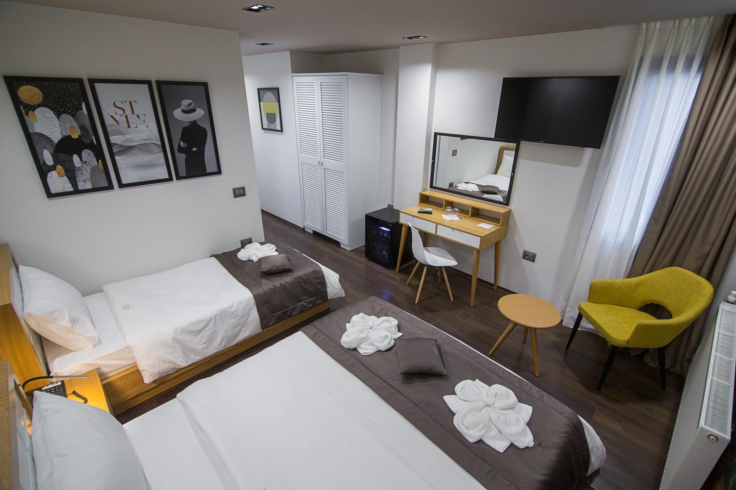 Hotel Regal Korce Bilik gambar